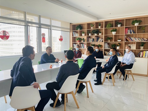 襄陽東津新區管委會領導一行蒞臨開目公司參觀考察